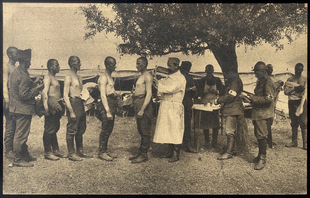22. Pelcovanje srpskih vojnika protiv tifusa i kolere u Solunu 1916. godine